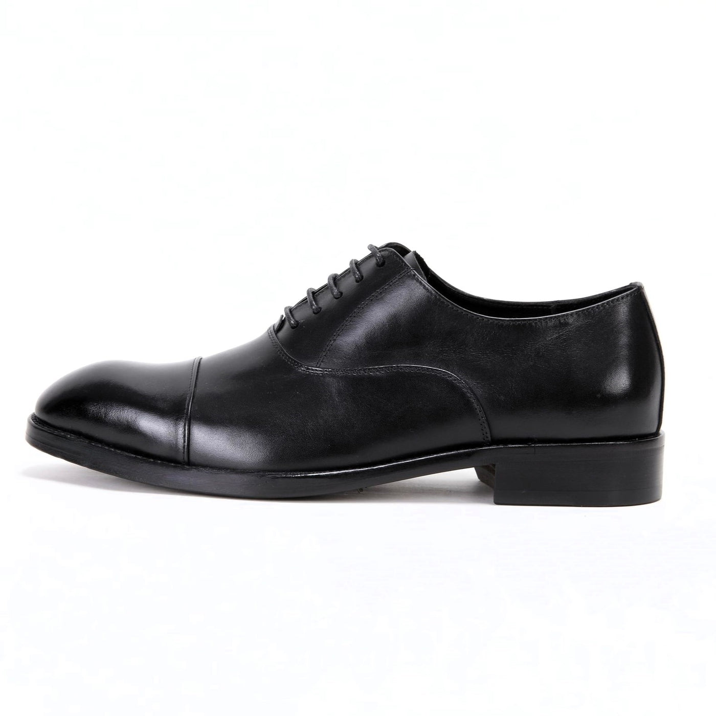 Cap-toe Oxfords Lace-ups