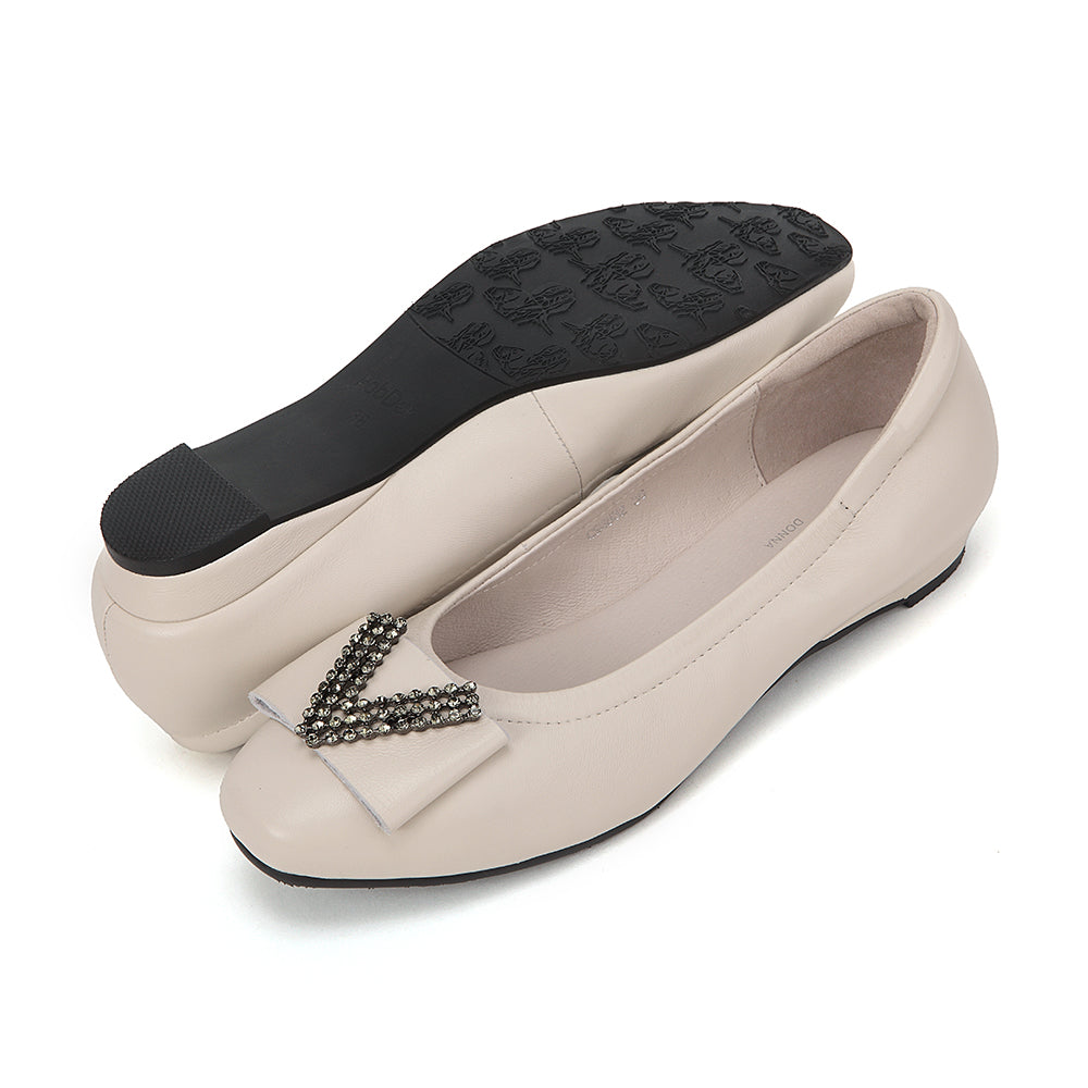 Ladies V-Shape Décor Round Toe Flats