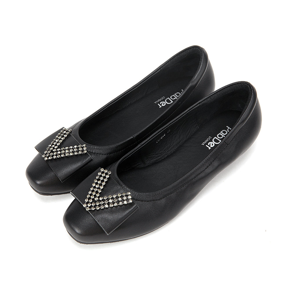 Ladies V-Shape Décor Round Toe Flats