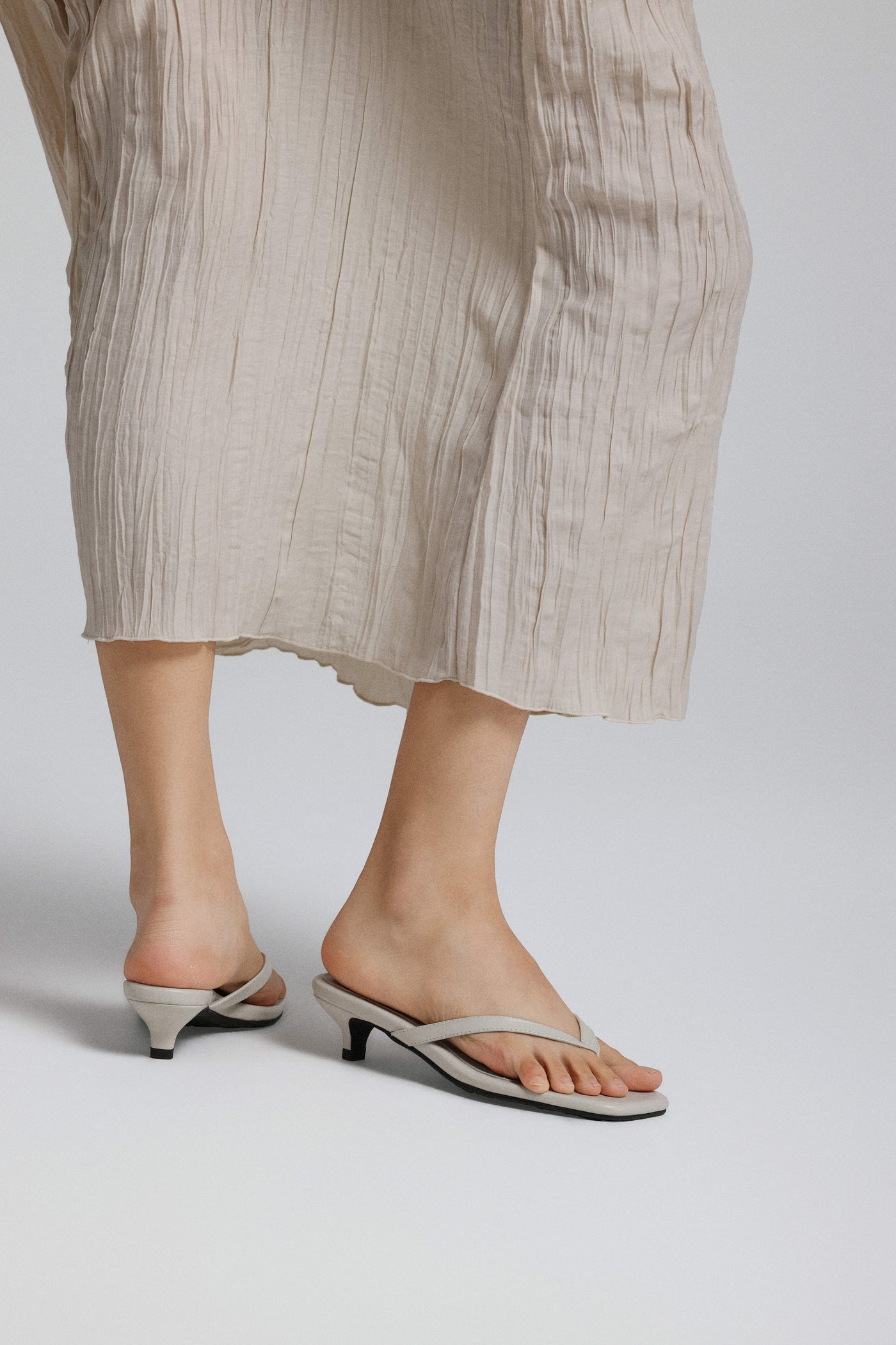 Minimalist Kitten Heels Black