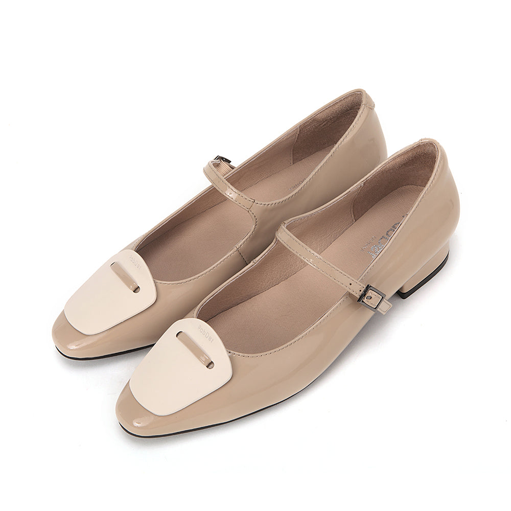 Patent Leather Mary Jane With Metal Décor