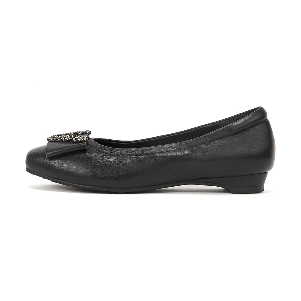Ladies V-Shape Décor Round Toe Flats