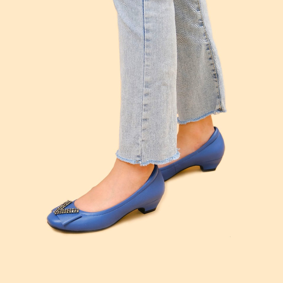 Ladies V-Shape Décor Round Toe 1in Heels CS9151